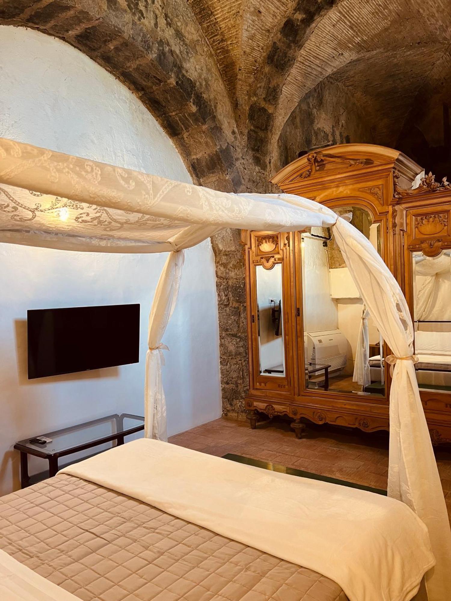 Puleera Boutique Hotel Giarre Bagian luar foto